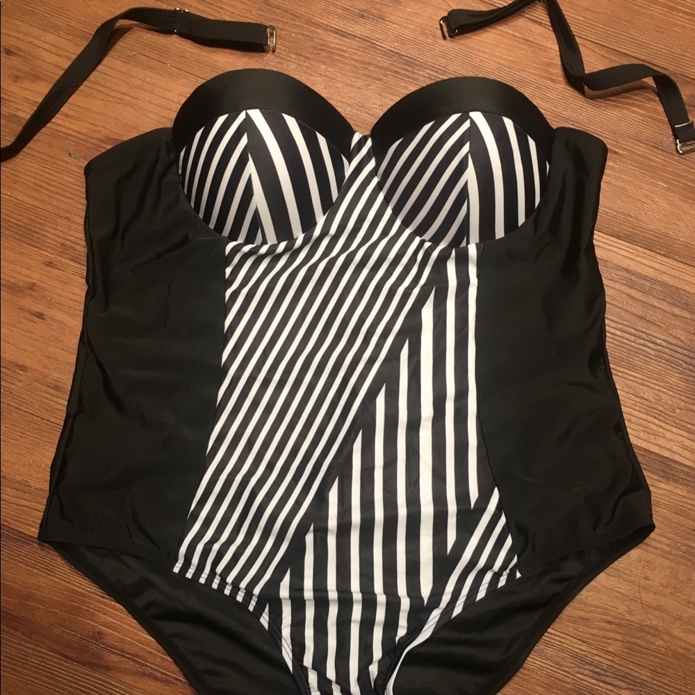 Black and White stripe Plus Size Swimsuit